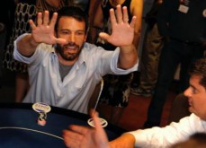 Ben Affleck revient sur les titres provocateurs des tabloïds et conteste l'appellation de joueur compulsif