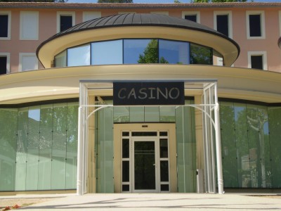 Casino d'Allegre les Fumades facade